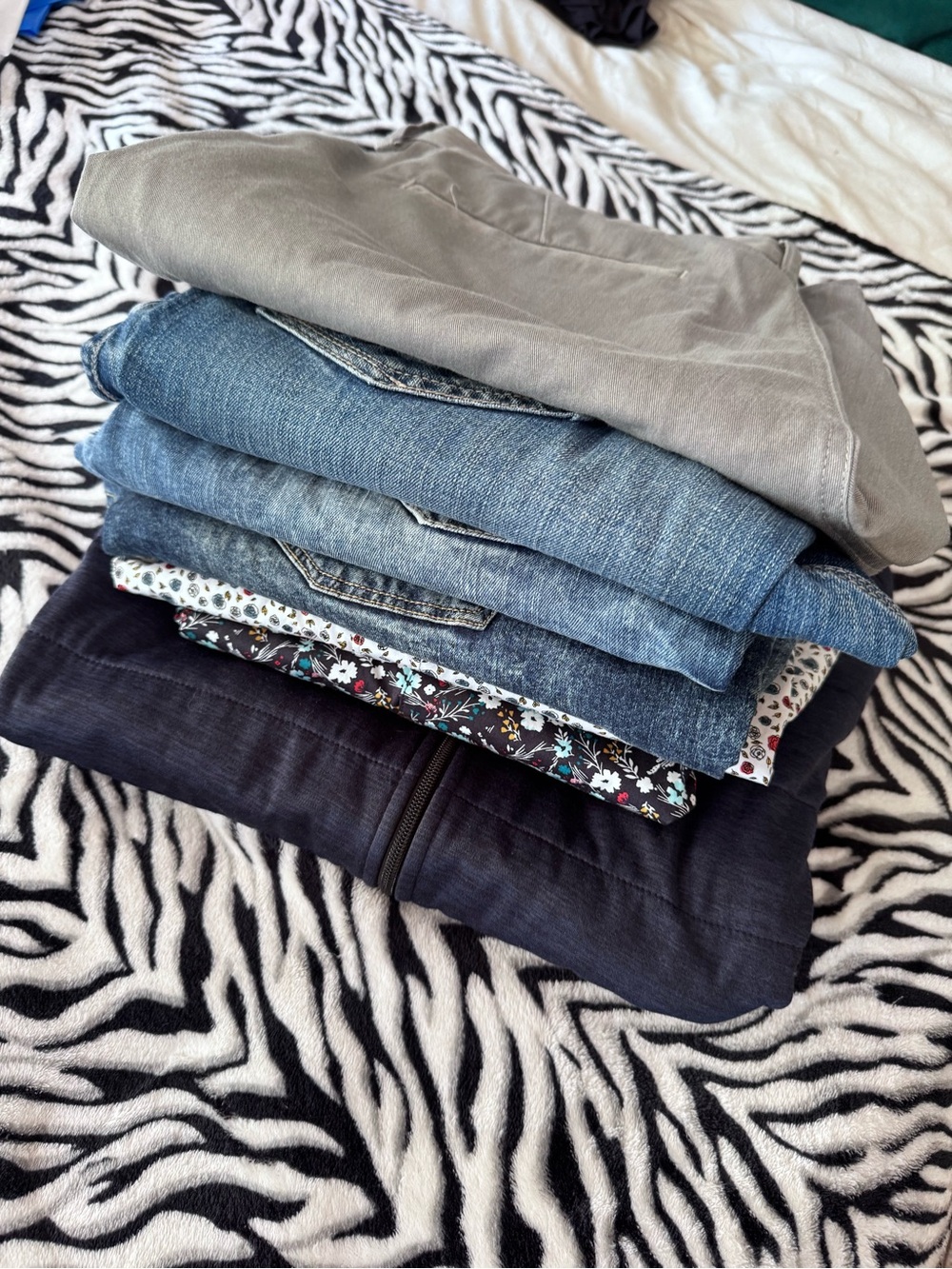 Bundle Deal All my Men’s clothes Jeans, jacket, shirts and shorts -XXL / 38